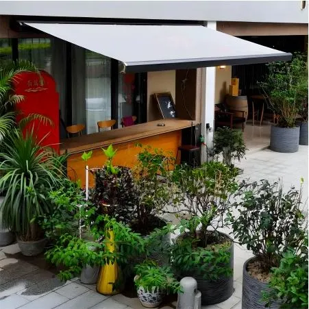 Tenda Teras Kaset Penuh